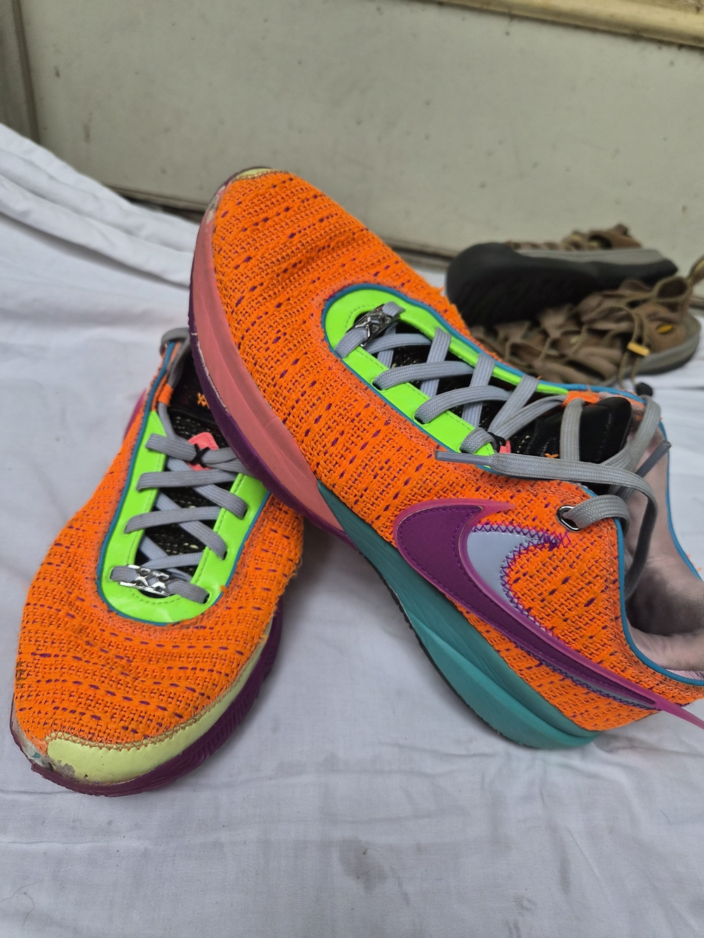 Nike LeBron 20 Chosen 1 DJ5423-800 Low Top Orange Purple Basketball Sneakers